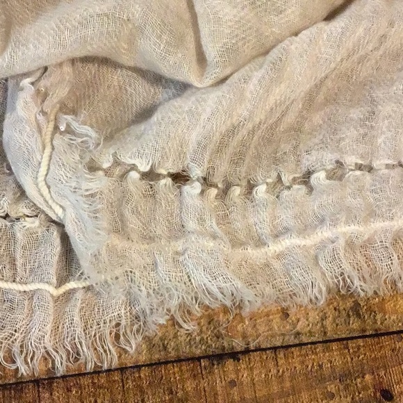 ♥️5/25$ ivory beaded scarf - Picture 5 of 6